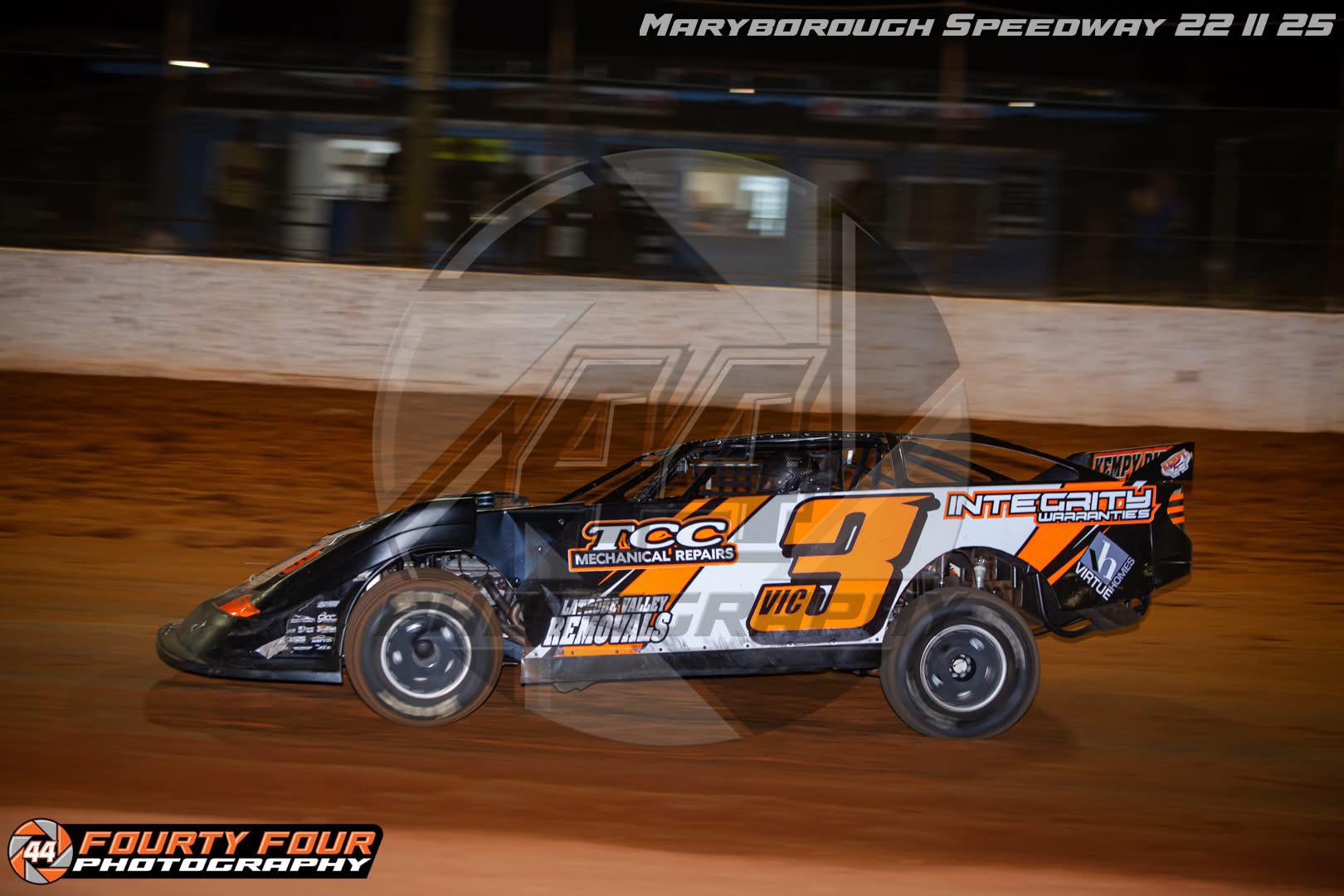 Nicola Wins a Wild One in Maryborough : Super Sedan Association Inc.